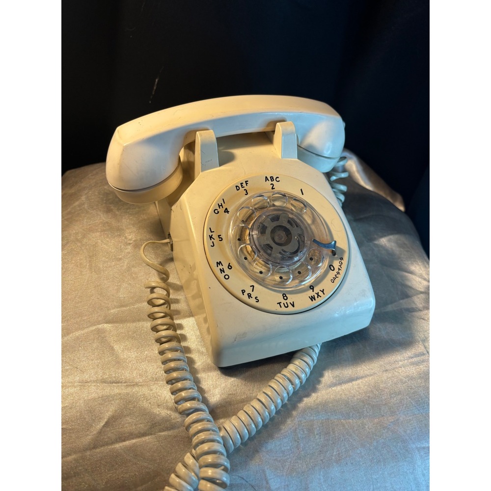 Vintage Western Electric Bell System Cream Rotary Desk Phone Model 500DM 1984